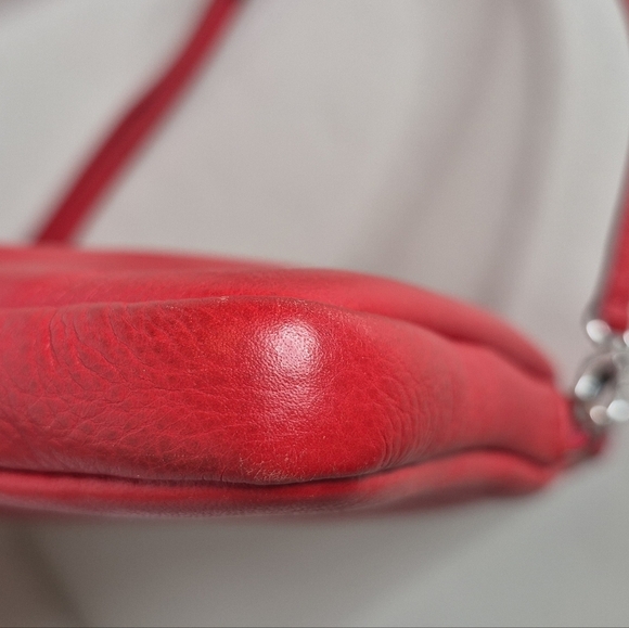 Brighton Red Pleated Leather Crossbody w/ Adjustable Strap and Padded Sides - Picture 11 of 14